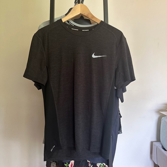 Nike Men running Dri Fit T-shirt, size M, black - Picture 3 of 5